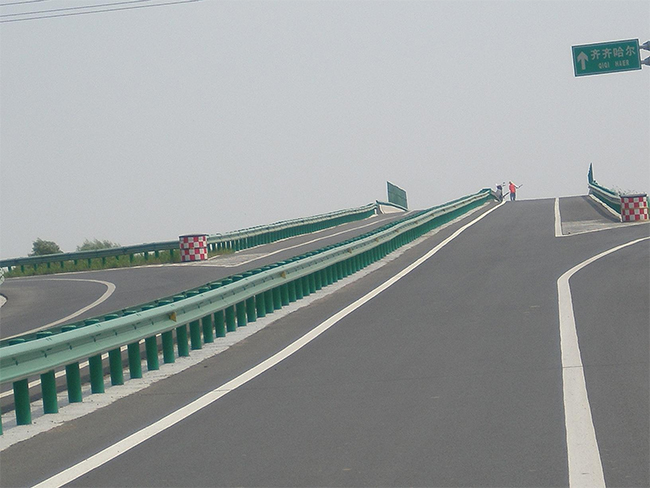 菏泽高速公路护栏的材质与规格