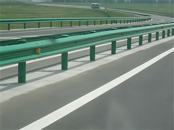 菏泽高速护栏板守护安全广泛应用于多个行业